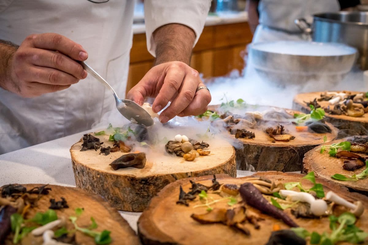 Kitchen plating during service